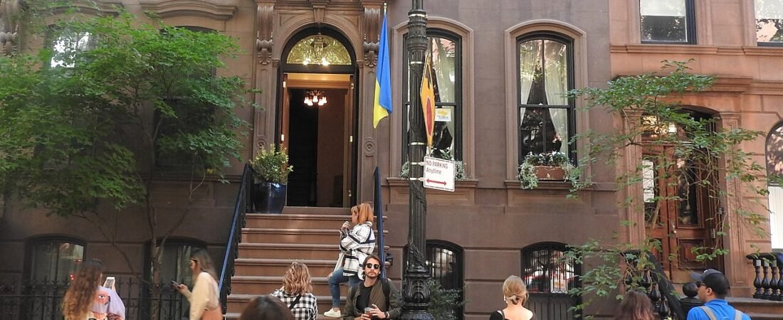 Carrie Bradshaw’s Stoop (Sex and the City)